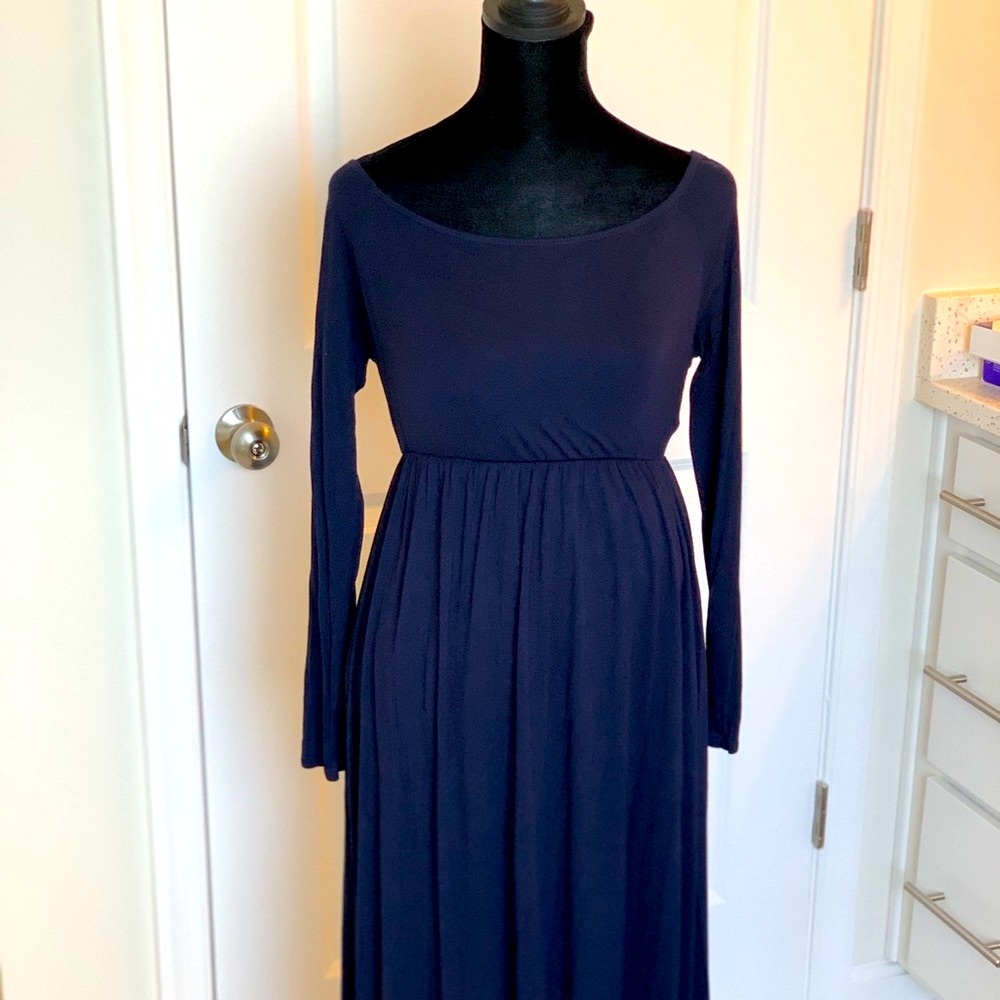 Beautiful maternity dress- size L